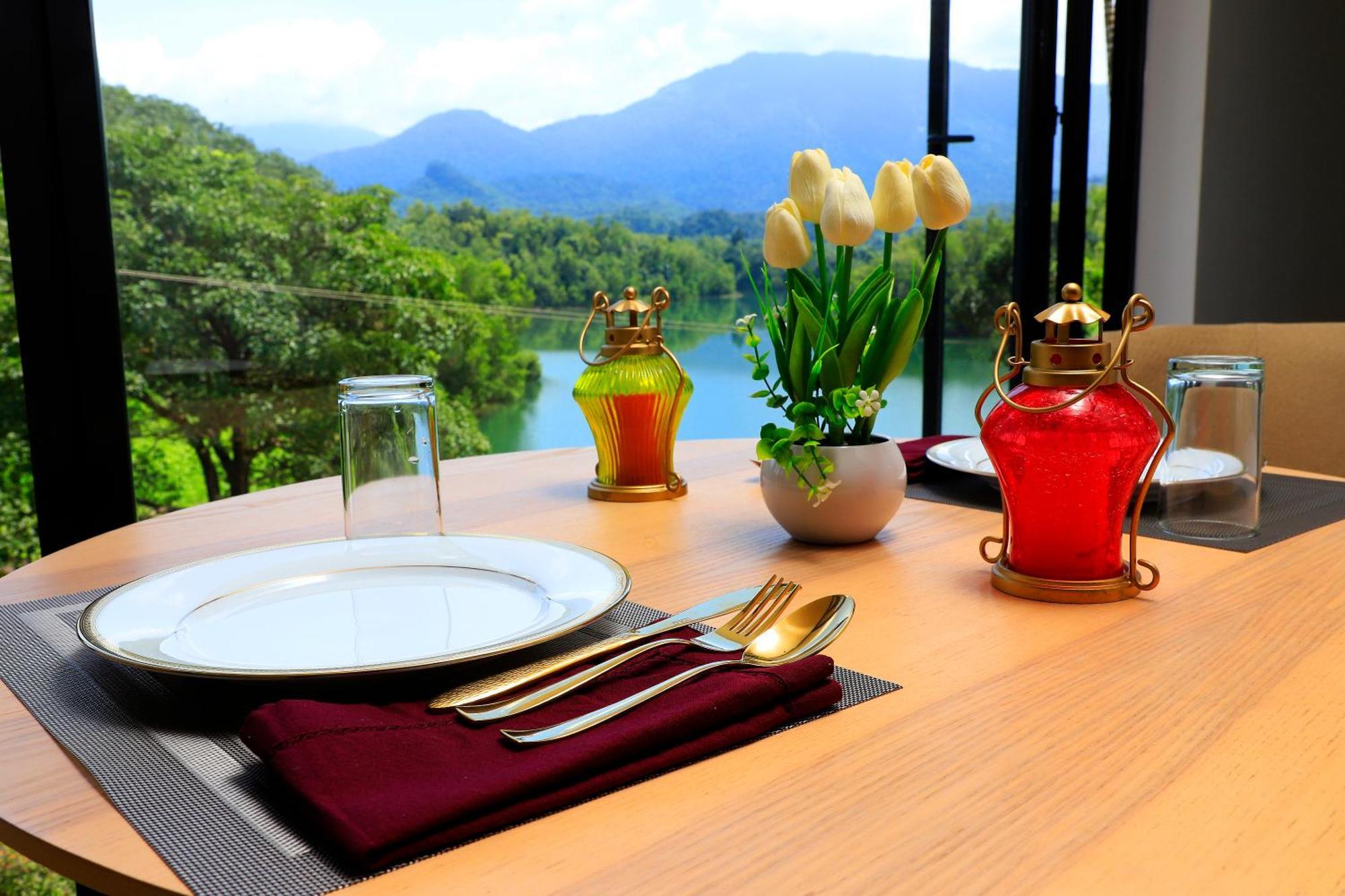 Hotel Serene Aqua Hills Kozhikode à Mennanyam Extérieur photo