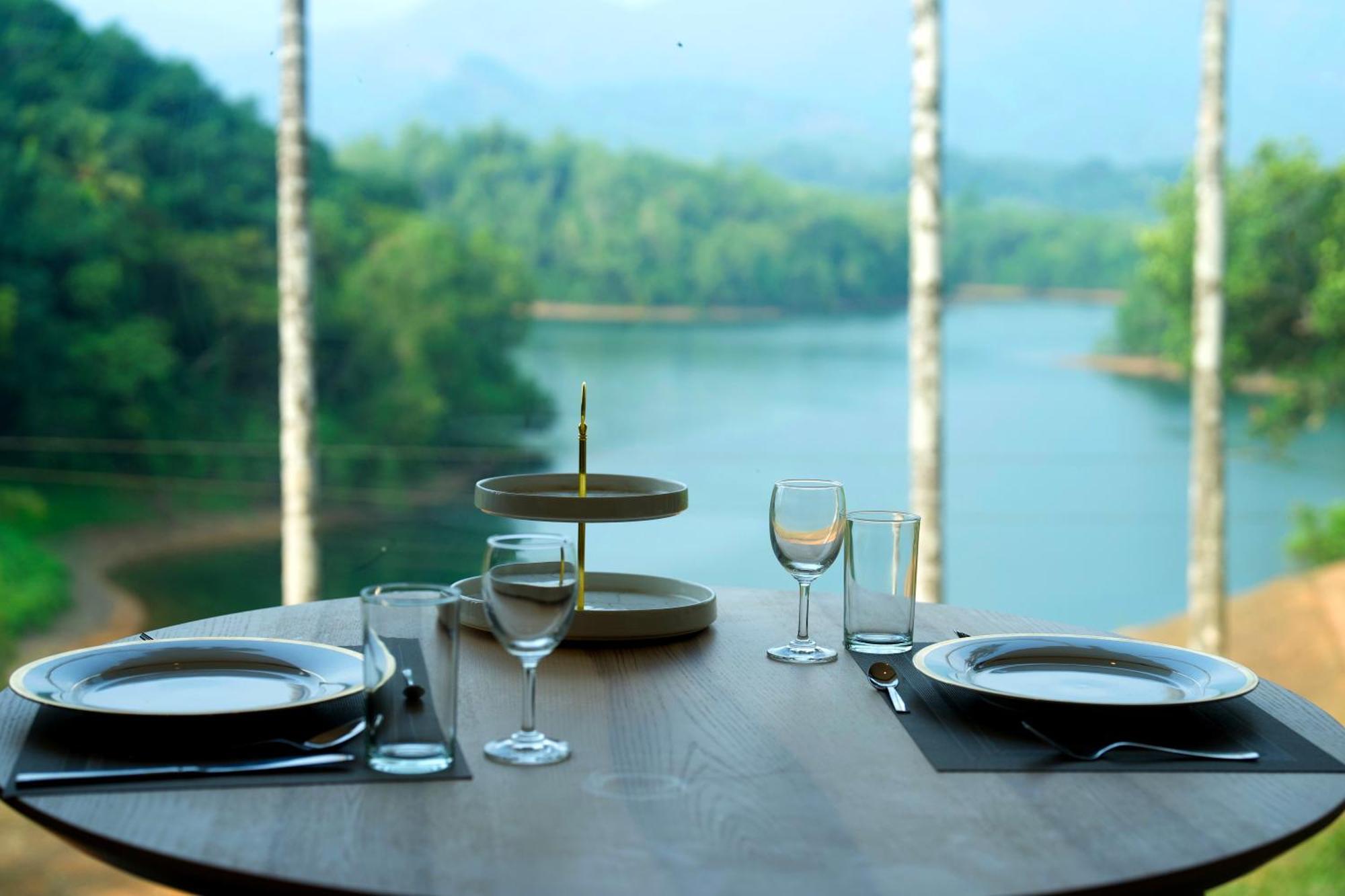 Hotel Serene Aqua Hills Kozhikode à Mennanyam Extérieur photo