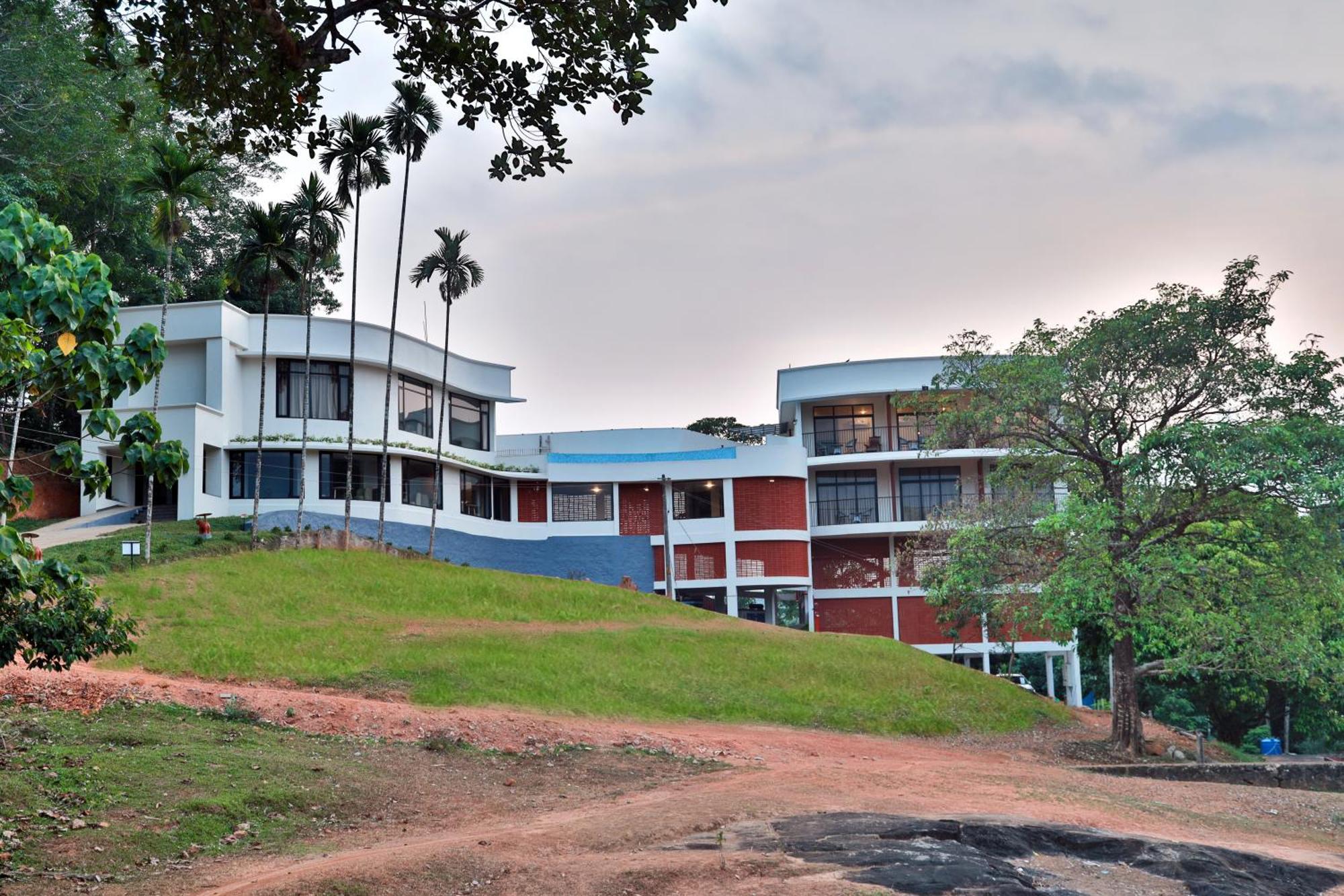 Hotel Serene Aqua Hills Kozhikode à Mennanyam Extérieur photo