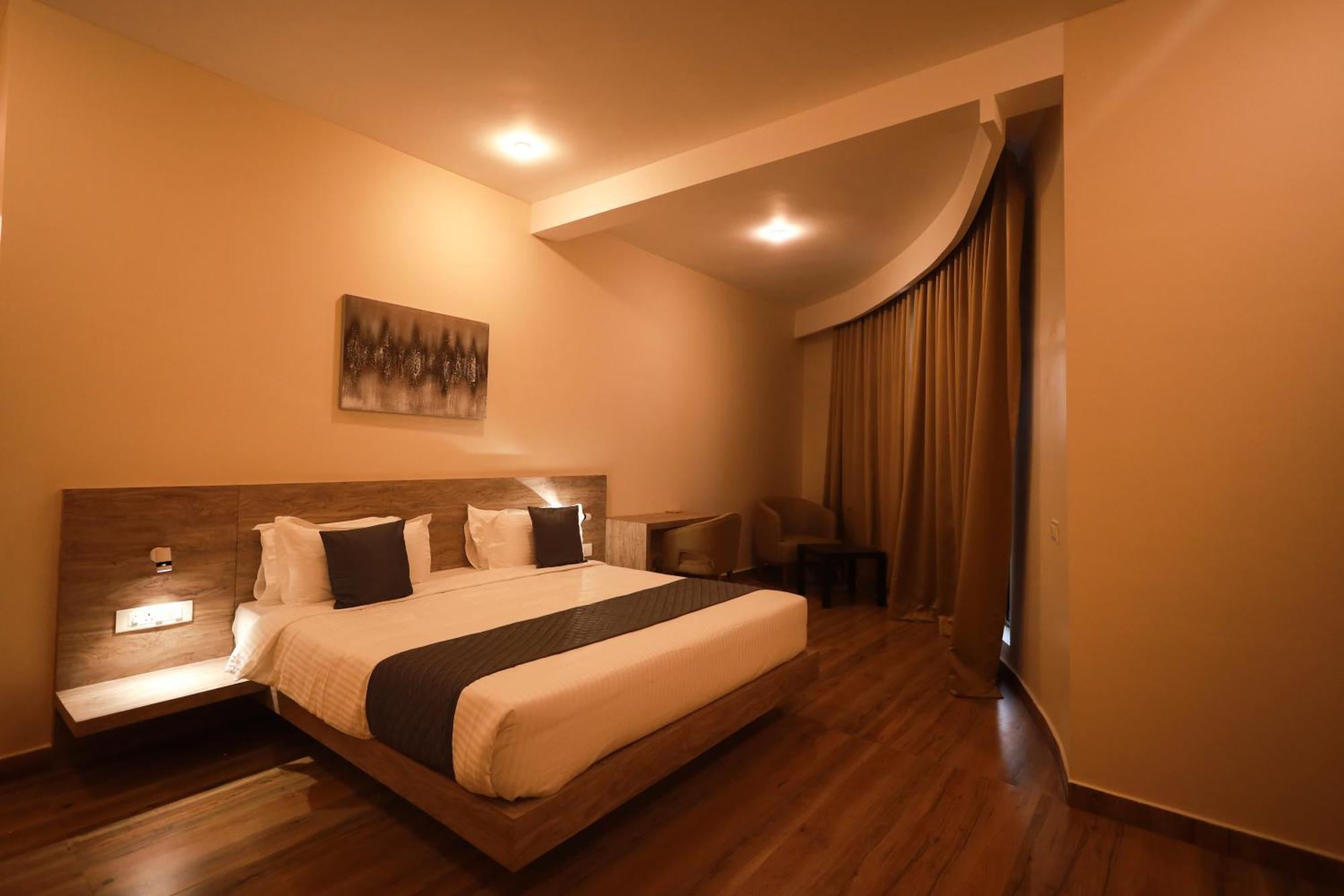 Hotel Serene Aqua Hills Kozhikode à Mennanyam Extérieur photo