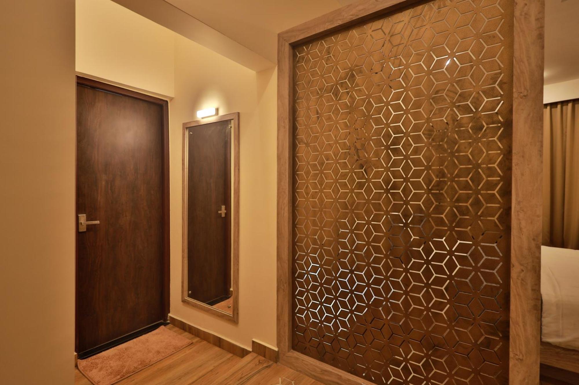 Hotel Serene Aqua Hills Kozhikode à Mennanyam Extérieur photo