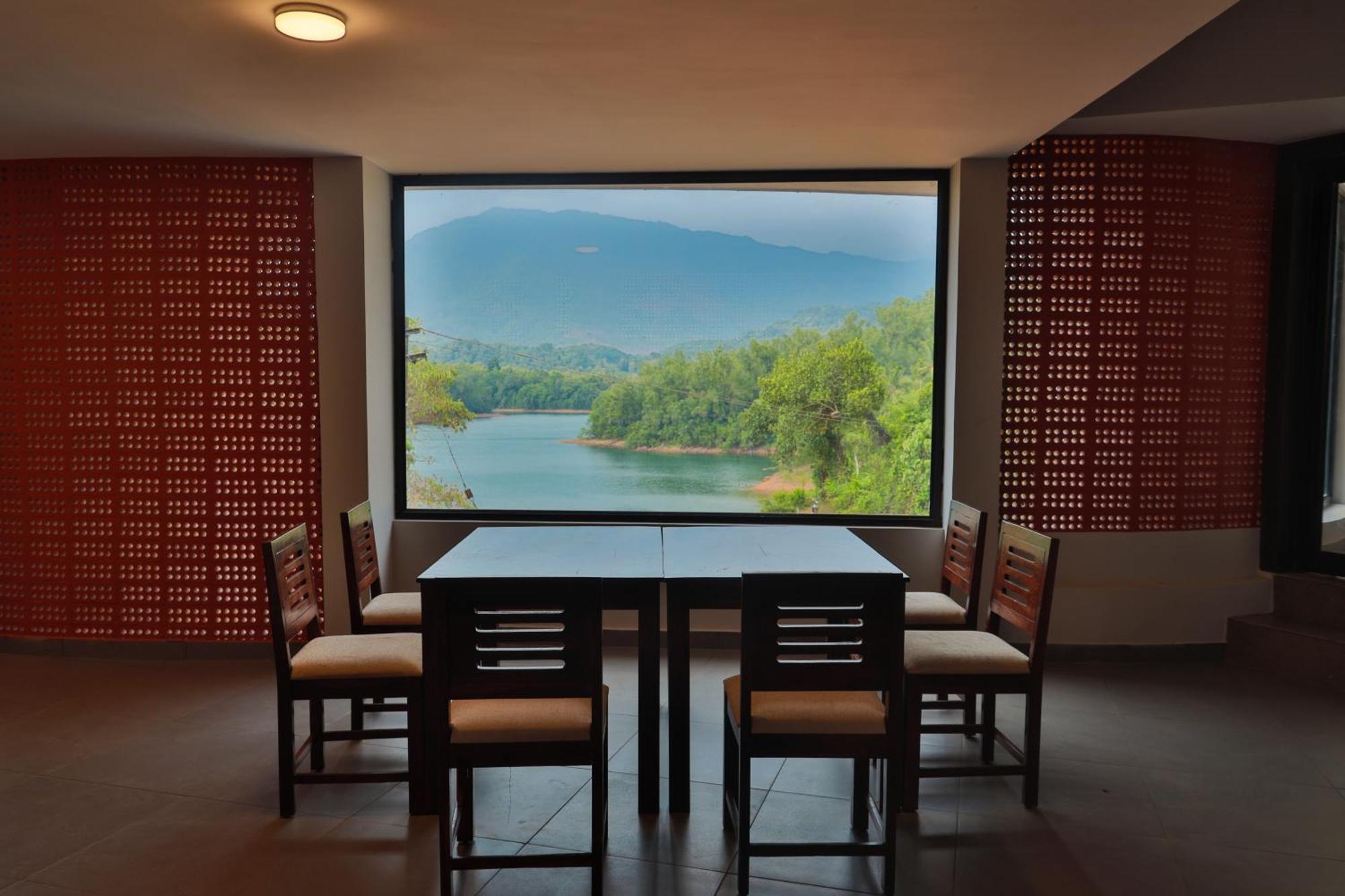 Hotel Serene Aqua Hills Kozhikode à Mennanyam Extérieur photo